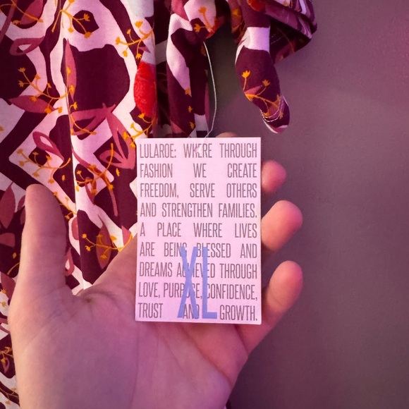 BNWT Maroon, red and cream LulaRoe Perfect T - Picture 8 of 9